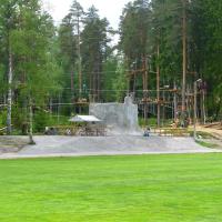 Pajulahden seikkailupuistossa on ratoja eri korkeuksilla.