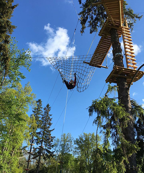 Tarzan-hyppy HugoPark Aulangossa